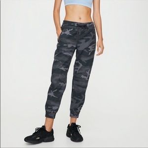 Aritzia | TNA Alix Pant in Dark Eclipse - Size Medium